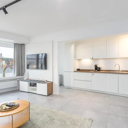 Center Luxury Floor With Free Parking Apartment *