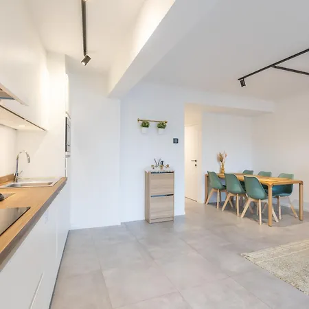 Apartment Center Luxury Floor With Free Parking