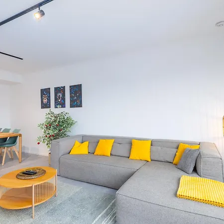 Apartment Center Luxury Floor With Free Parking *